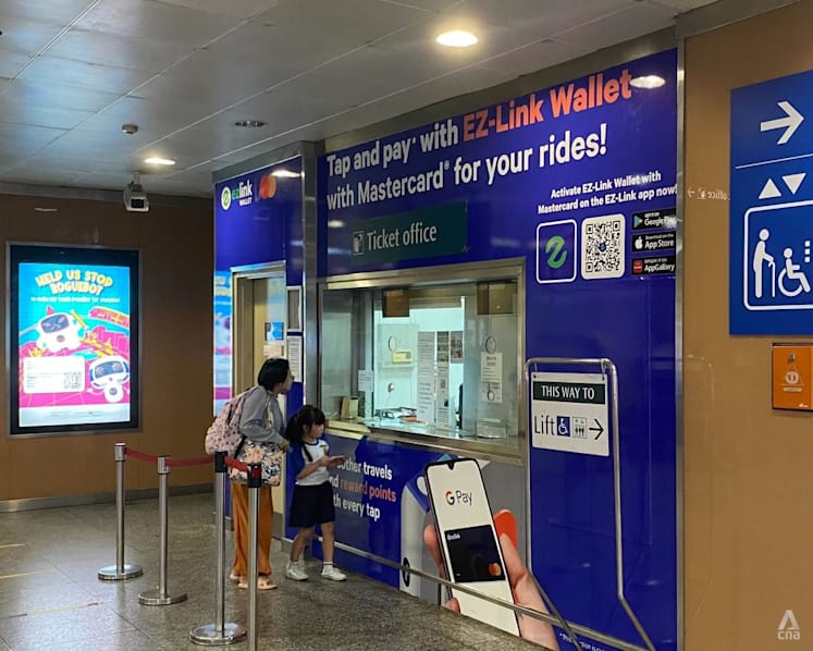 Some commuters who switched to SimplyGo can collect an older EZ-Link card from Mar 18 to Jun 30