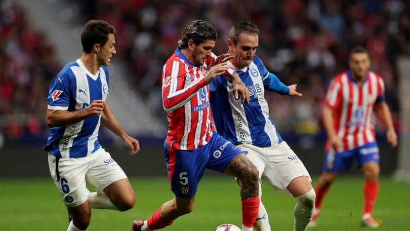 Atletico leave it late to beat Alaves in Simeone's 700th game