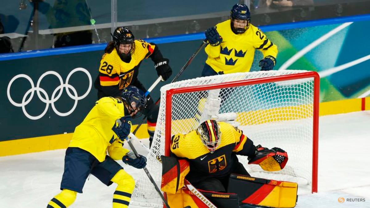 Ice hockey-Sweden beat Germany 4-1 in women's opener
