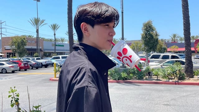 袁咏仪18岁帅儿毕业了！“逆天神颜”网友敲碗出道