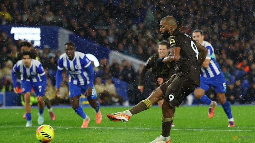 Keeper Verbruggen the hero as Brighton beat Brentford 2-1