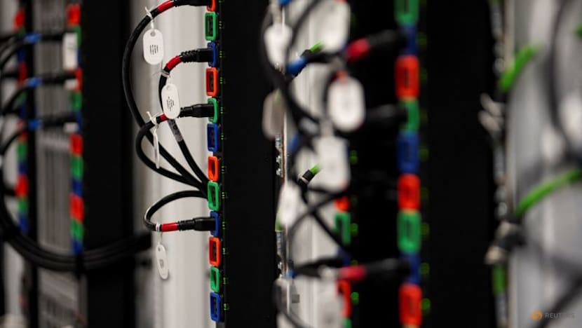 Analysis:Investors eye holiday season turbulence amid AI and rate cut doubts