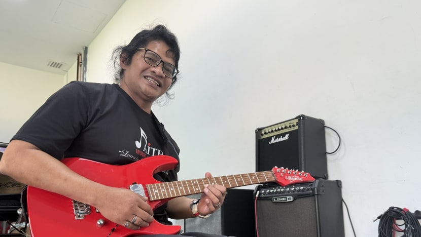 Dulu 8 kali keluar masuk penjara, Azhar Samsuddin Pitch kini ajar muzik kepada golongan berkeperluan khas