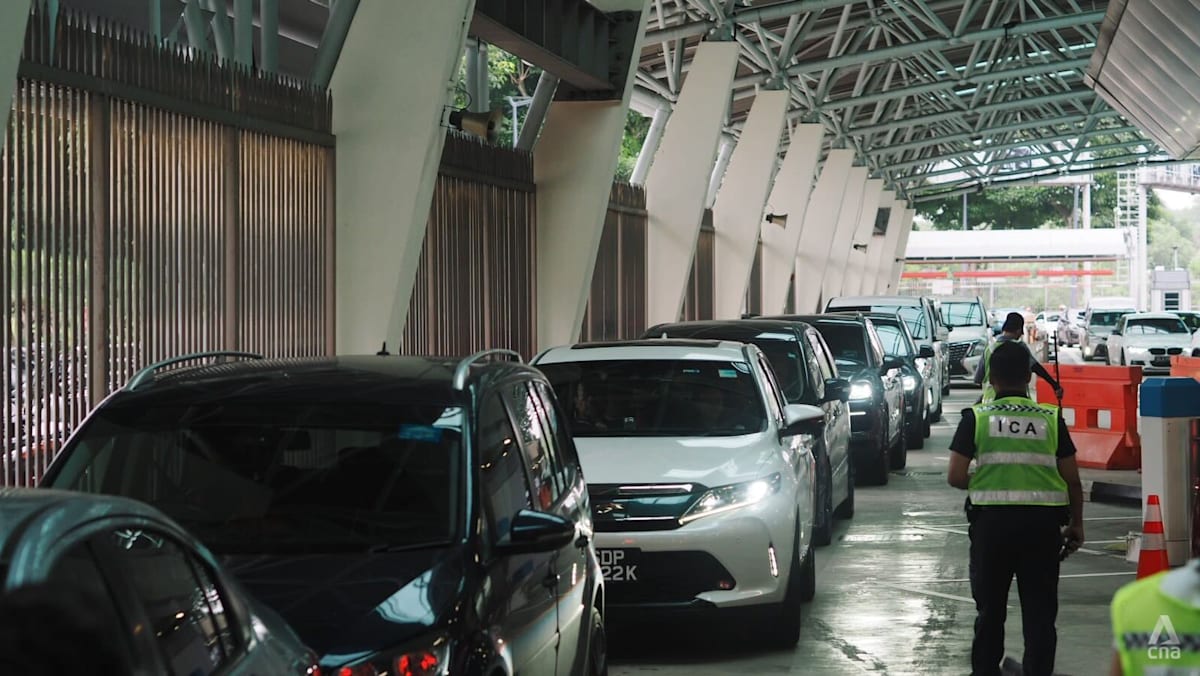 30 motorists caught for queue cutting, other traffic offences at Woodlands Checkpoint