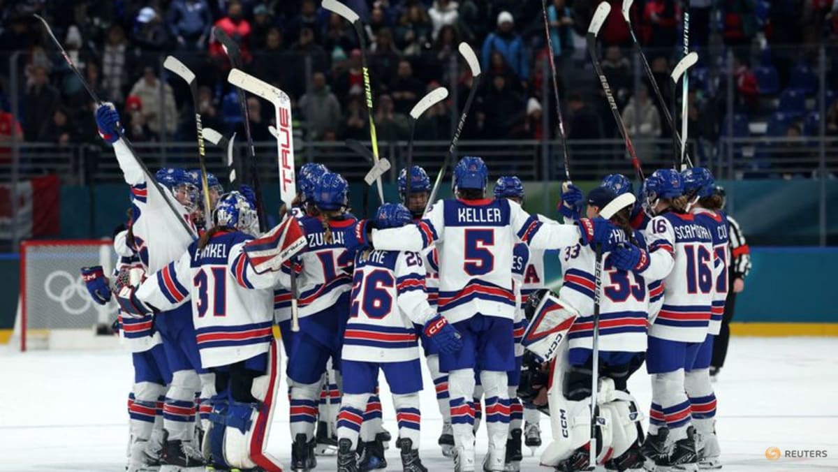 Ice hockey-US wallop Canada, Germany beat Italy and Sweden stay perfect