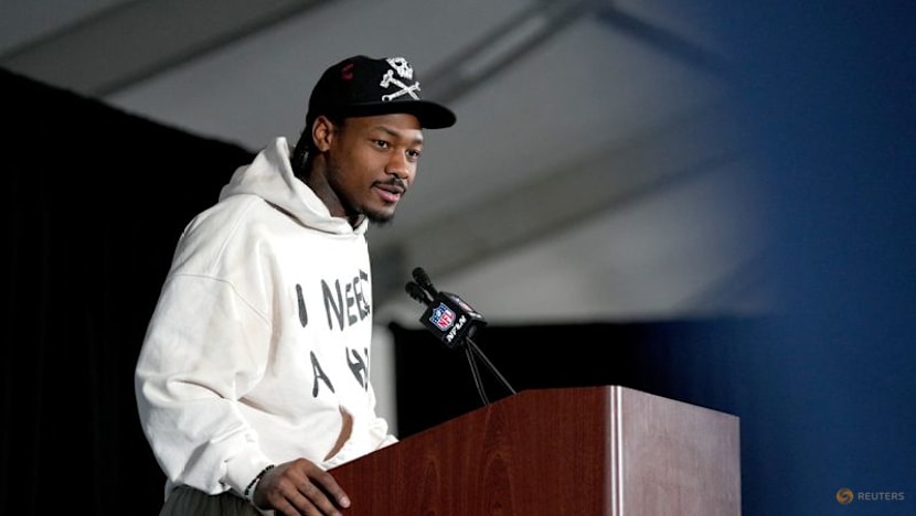 NFL-Super Bowl-bound Diggs confident Olympic skier Vonn can conquer ACL injury