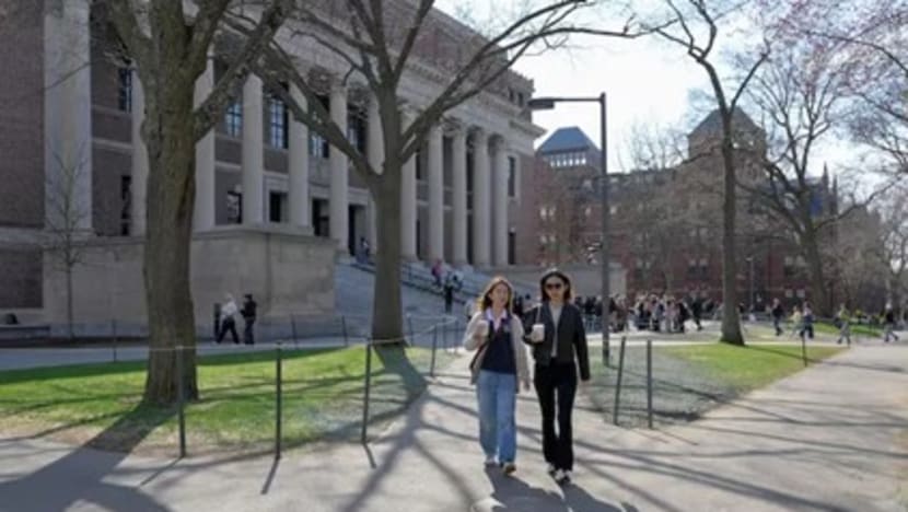 Dicabut izin terima pelajar asing, Harvard diancam tindakan lebih luas dari pemerintah Trump
