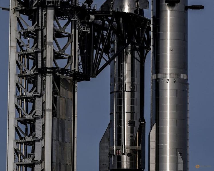 SpaceX launches 13th Starship test, briefly deploys first upgraded Starlinks
