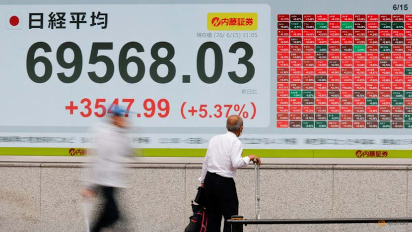 Asia Markets Temper Optimism on US-Iran Deal Amid Oil Price Plunge