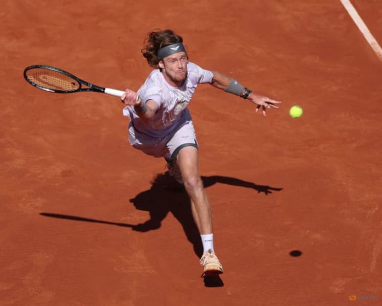 Fils powers past Rublev to win Barcelona Open