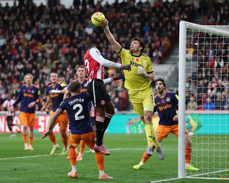 Man City outclass Liverpool to cut Arsenal's lead, Aston Villa on the up
