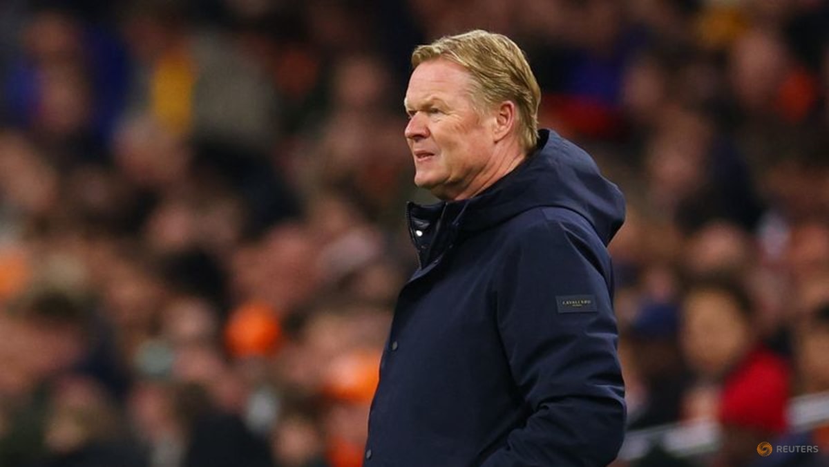 Netherlands coach Koeman eyes replacements after Simons injury