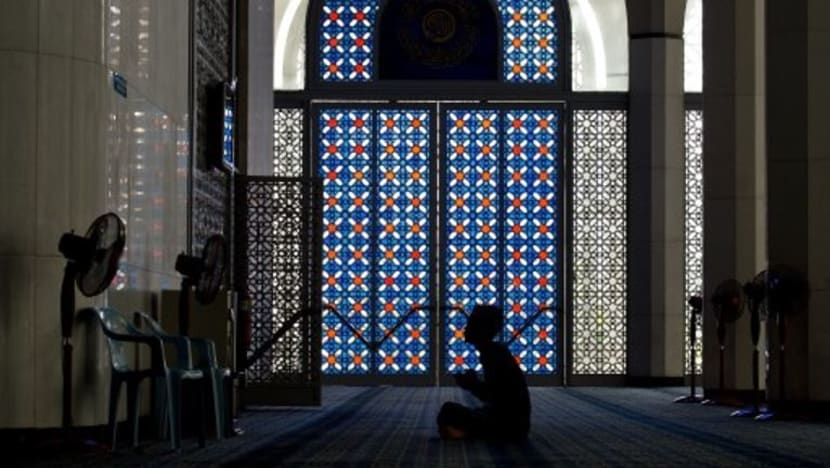 Beza agama tidak halang bapa kejutkan anak bersahur