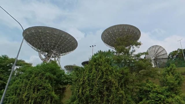 矗立近40载标志性卫星天线拆除 让路未来基础设施