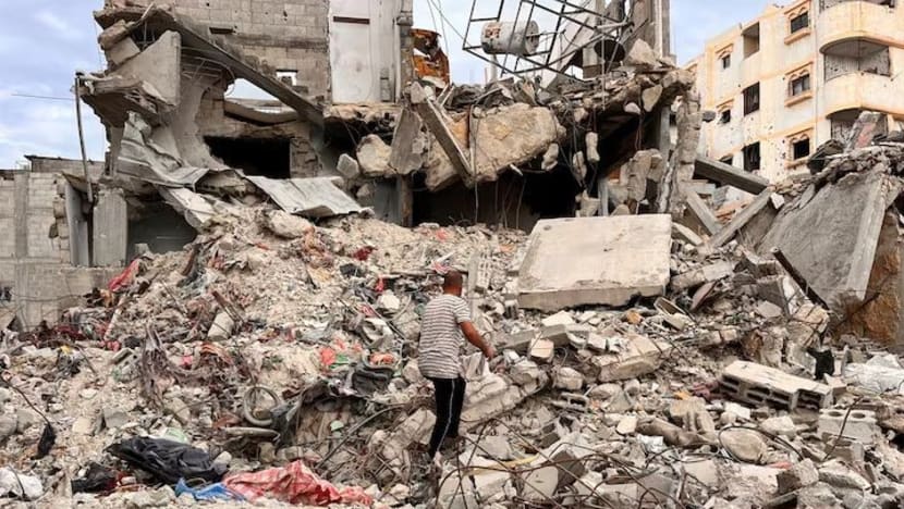 Terdesak butuh uang, warga Gaza jual pakaian yang dipungut dari keruntuhan Terdesak butuh uang, warga Gaza jual pakaian yang dipungut dari keruntuhan