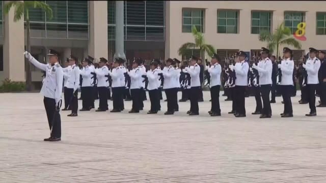 听力练习：警察日检阅礼