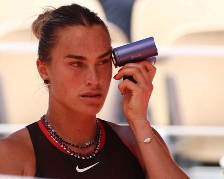 Shadow of war looms large over French Open as semi-final lineup takes shape