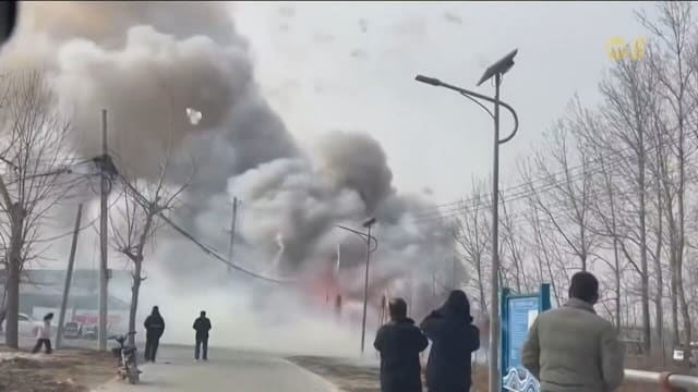中国村民燃放烟火不当致烟火爆竹铺爆炸 酿8死2伤