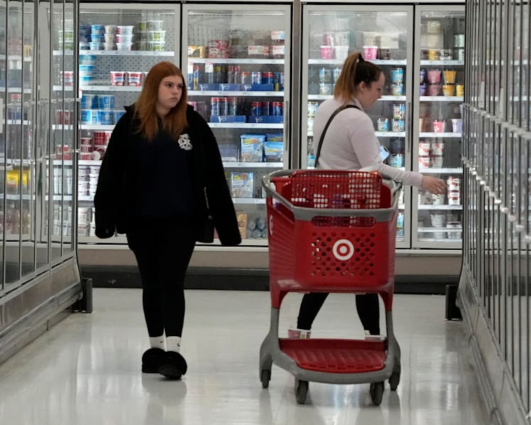 Commentary: Are women more worried about inflation than men?