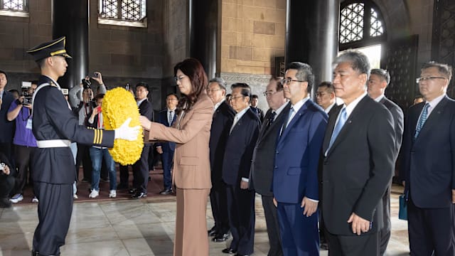 拜谒中山陵哽咽 郑丽文和孙中山渊源深