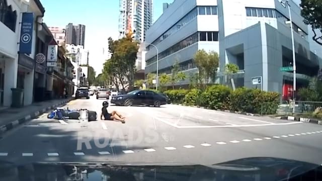 马赛地非法U转酿祸 摩托车骑士“人仰车翻”