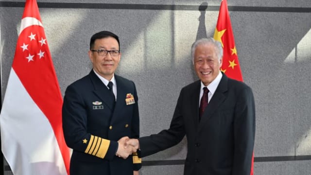 国防部长黄永宏与中国防长董军首次会面 重申双方拥有积极防务关系