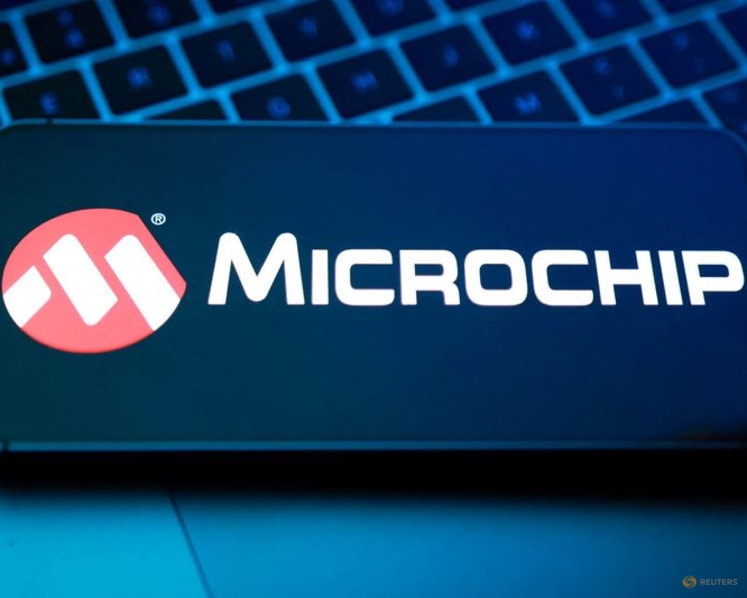 Microchip Tech forecasts quarterly revenue above estimates on strong chip demand