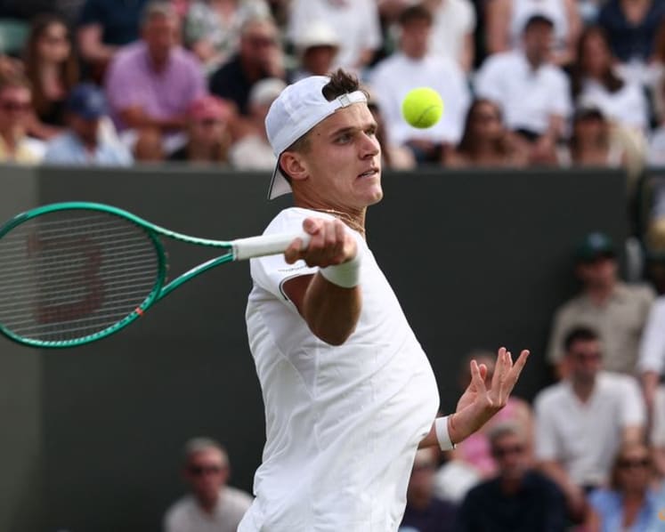 Mensik survives five-set firefight with British wildcard Samuel