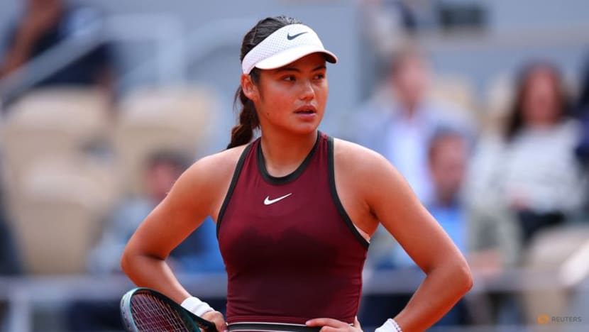 Raducanu outclassed by Swiatek but unbowed after French Open defeat