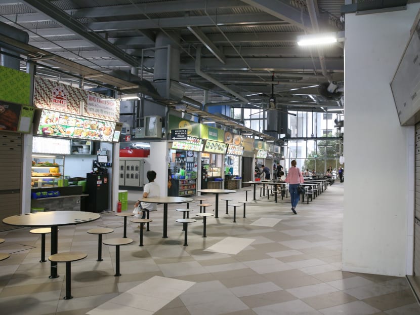 At Jurong West Hawker Centre, customers did not pay anything to take a tray when they bought food, but received 20 cents when they returned their tray. At Jurong West Hawker Centre, customers did not pay anything to take a tray when they bought food, but received 20 cents when they returned their tray.