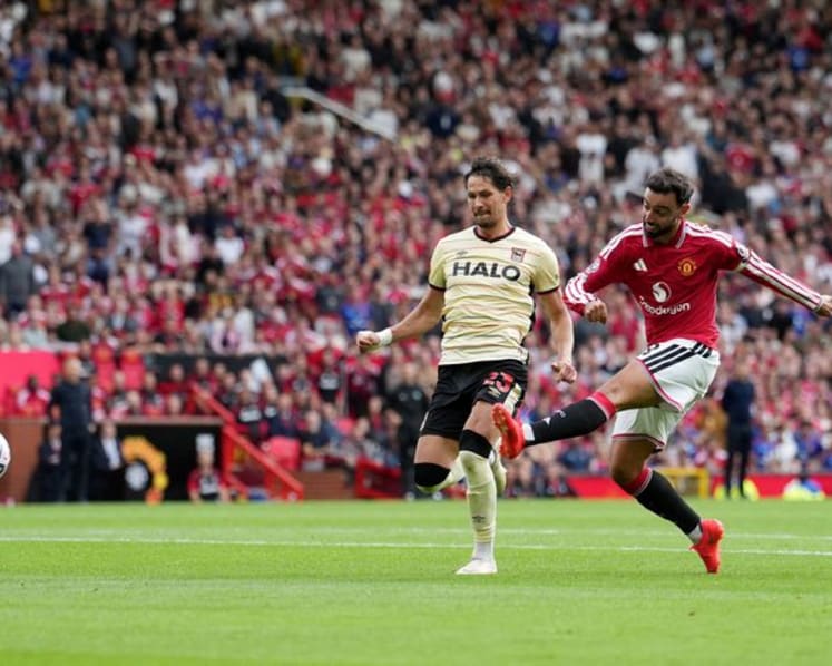 Assist king Fernandes turns from provider to predator in Man United romp