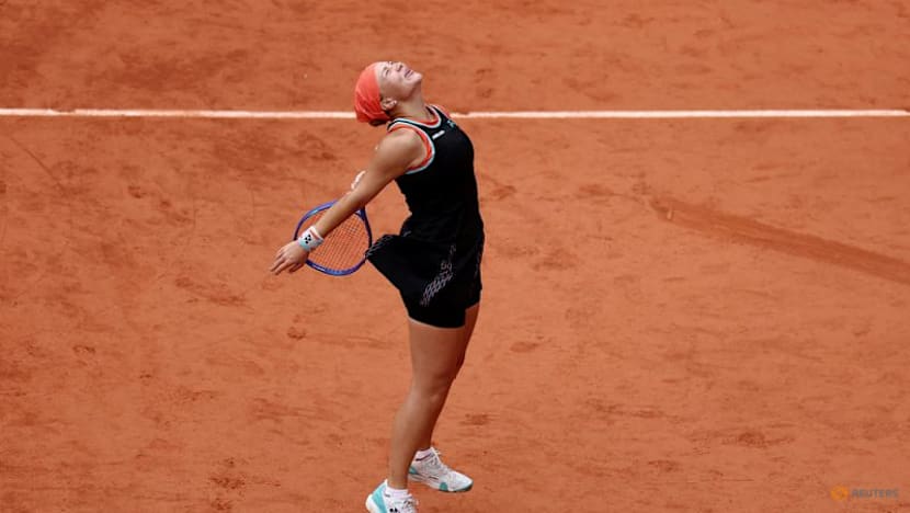 Shnaider stuns Sabalenka at windy French Open to make semi-finals