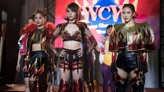 《女优，摔吧！》　18禁的女子摔角