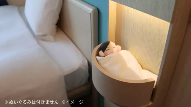 酒店住宿新仪式：人类一张床，公仔也配一床