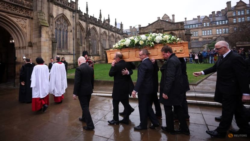 Man United greats pay respects to 'The King' Denis Law