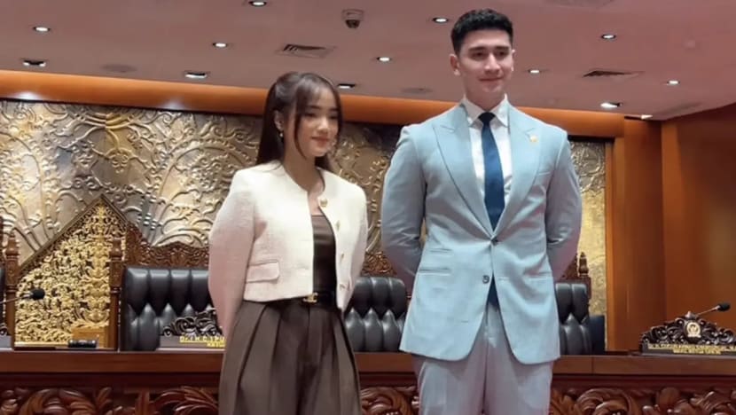 Pakai crop top saat diajak Verrell Bramasta keliling DPR, selebgram Fuji tuai cibiran