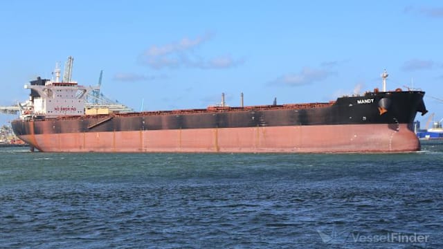 新加坡注册货船中国海域失火 酿两死一伤