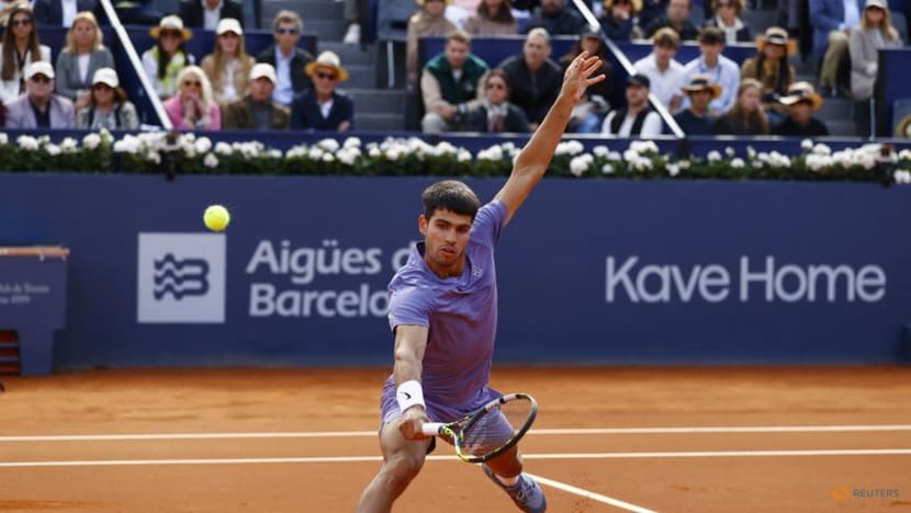 Alcaraz defeats Fils to reach third Barcelona Open final