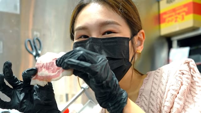 阳光可乐，你以前是不是在海底捞打过工？