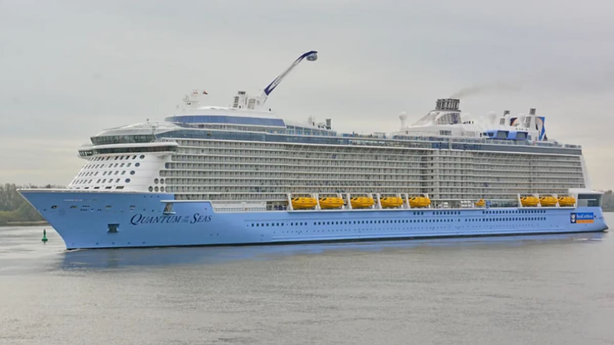 Penumpang kapal Royal Caribbean diuji positif COVID-19, kapal pulang ke ...