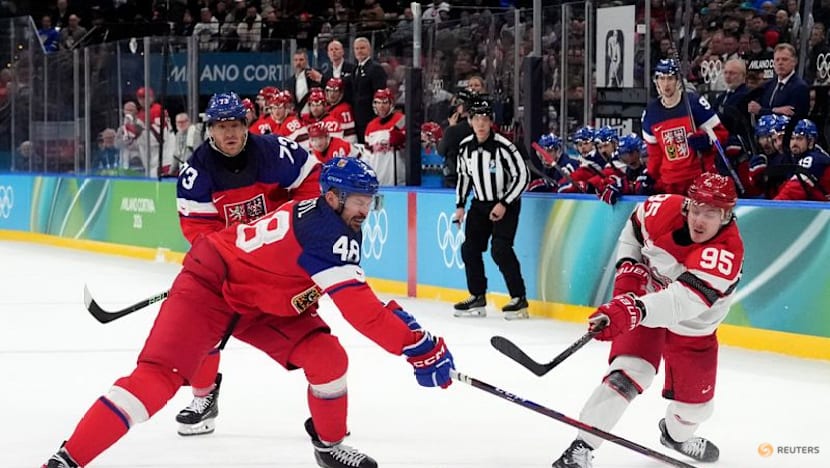 Ice hockey-Czech Republic down Denmark to set up Canada meeting in quarters