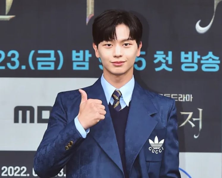 If he had a Golden Spoon, who would BtoB’s Yook Sung-jae swap lives with in real life?