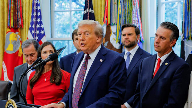 特朗普：美军打击来自委内瑞拉的船只 击毙11人