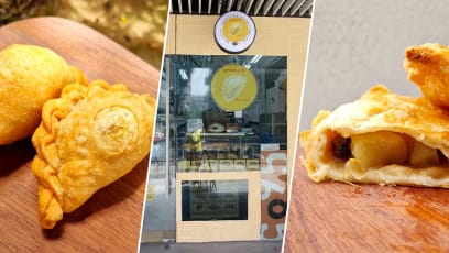 Hidden Gem Curry Puff Joint Sells Tasty Black Pepper Chicken & Apple Puffs From $1.60