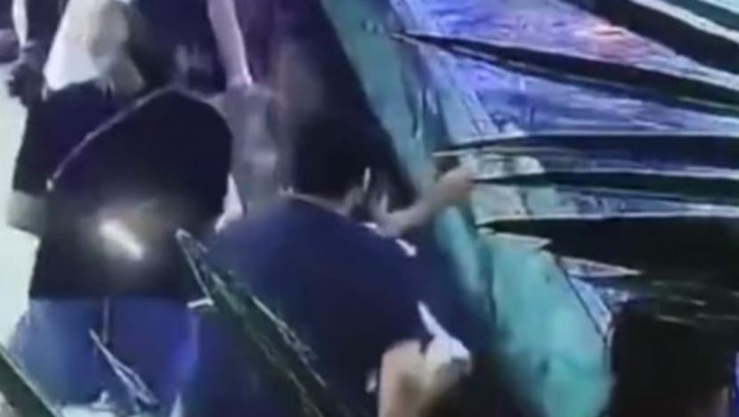 Kanak-kanak 6 tahun diserang ikan jerung di akuarium terbuka di pusat beli-belah China