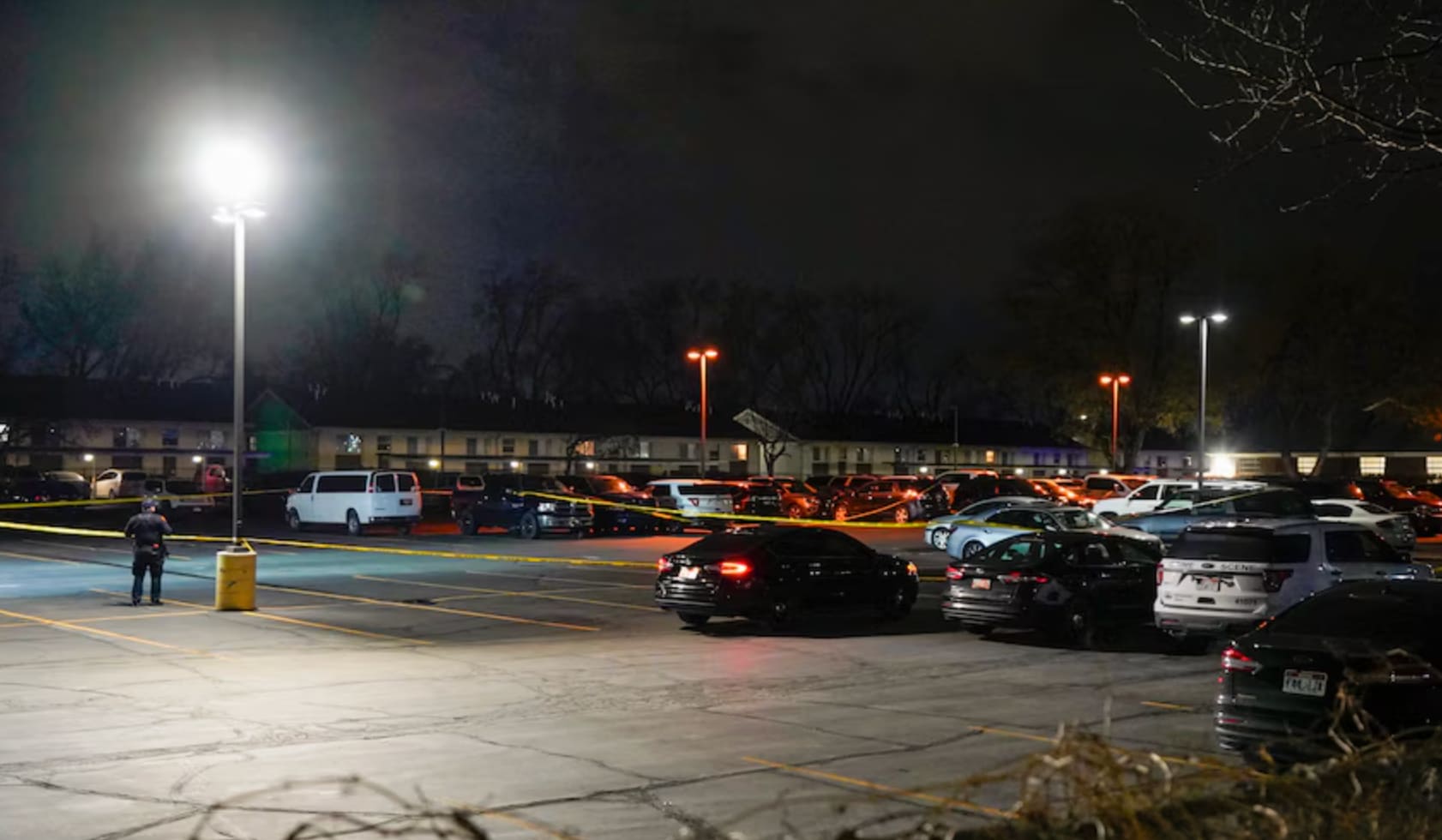 美盐湖城教堂外发生枪击案至少两死六伤- 8world