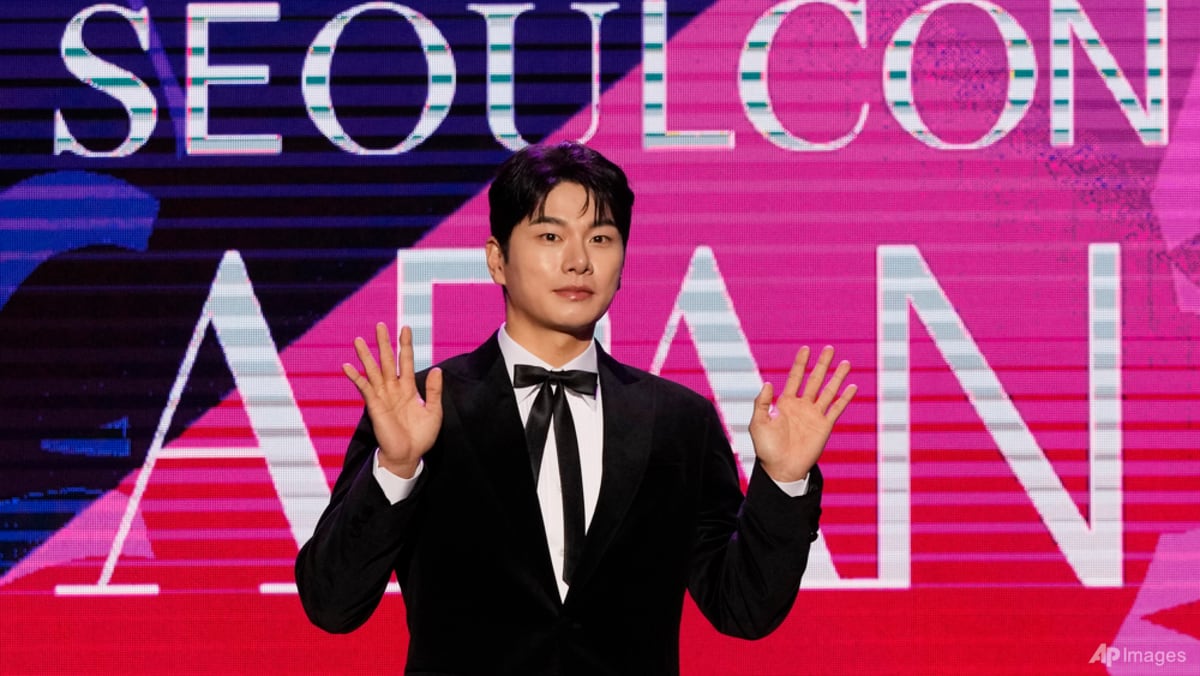 Screenshots of sexually explicit chats surround South Korean actor Lee Yi- kyung, agency threatens legal action - CNA Lifestyle