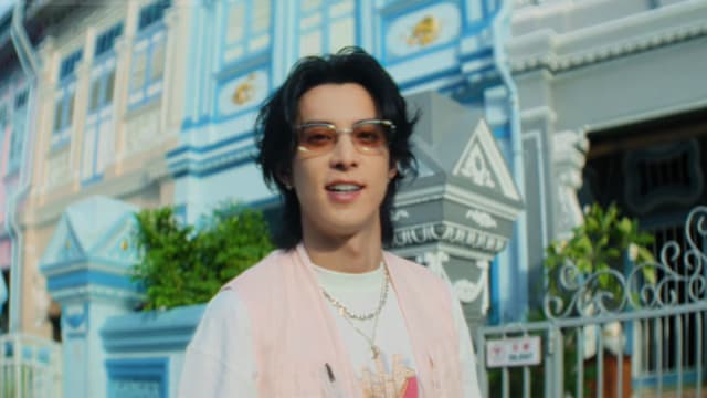 王鹤棣“狮城好玩日志”暖心收官！最后一集探寻娘惹文化，亲手做糕点尝椰浆饭