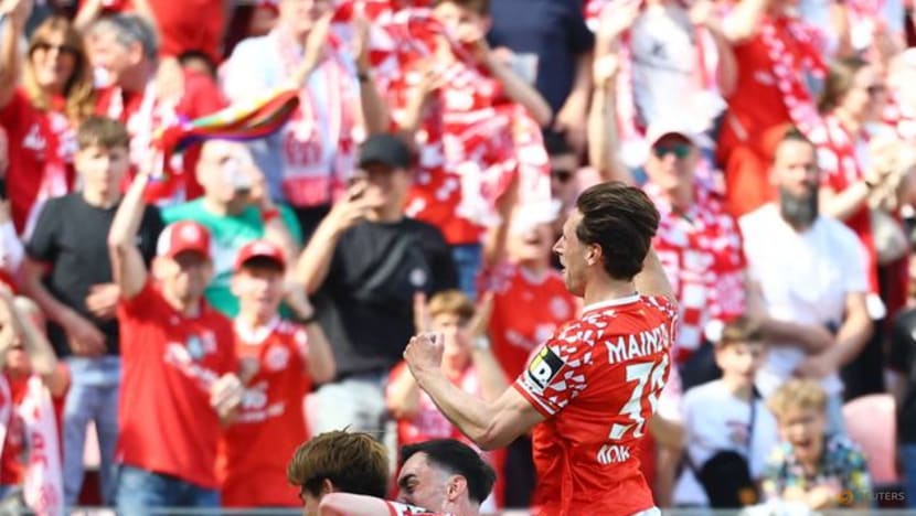 Olise and Kane lead Bayern comeback from three goals down in 4-3 win at Mainz