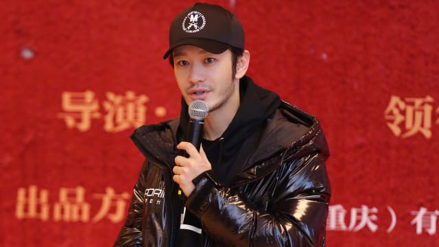 针对不同地方不同需求，黄晓明捐食用油、面条、口罩等物资给上海！